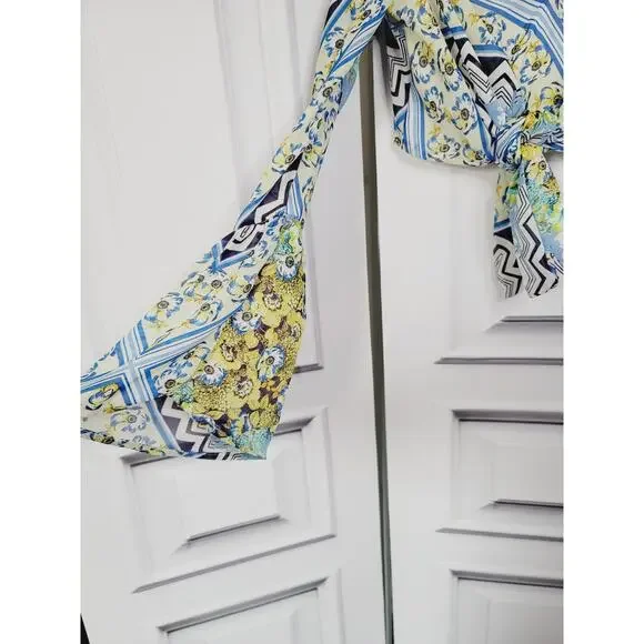 EUC AKIRA Floral Cropped Wrap Bell Sleeve Top - Small - Picture 4 of 13